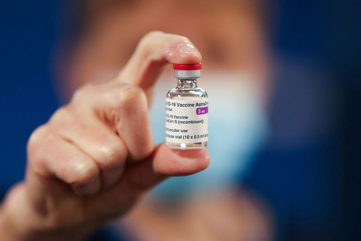 AstraZeneca. Kraje UE zawieszają szczepienia. Ekspert nie kryje zaskoczenia
