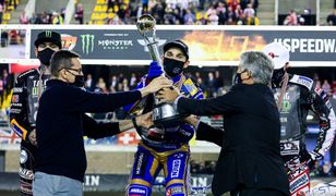 Toruń. Mateusz Morawiecki gratulował Bartoszowi Zmarzlikowi. Słychać było gwizdy