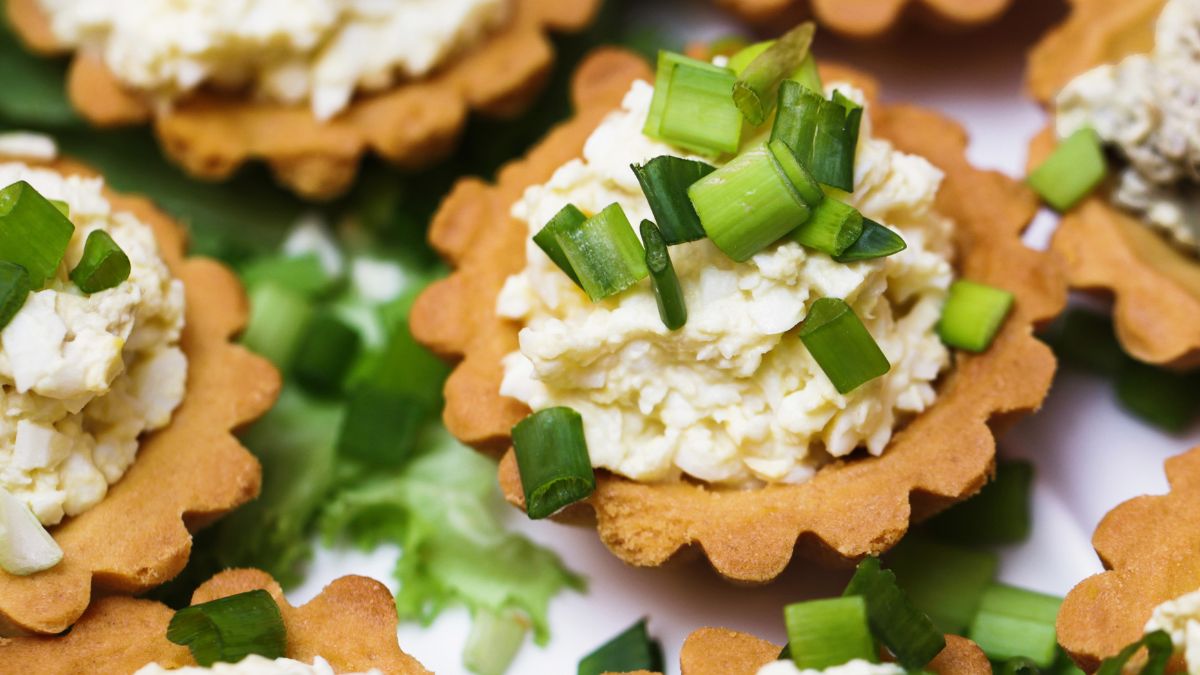 Tartaletki z pastą jajeczną. Pyszny pomysł na Wielkanoc