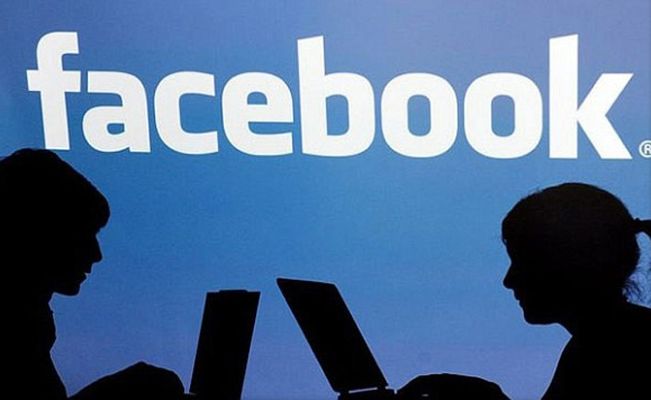 Facebook sięga po tradycyjną reklamę. Wydaje miliony funtów w Wielkiej Brytanii