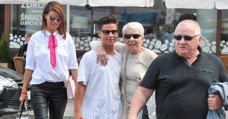 Edyta Górniak chce ponownie wydać mamę za mąż. "Wynajmiemy wielką salę na wesele!"