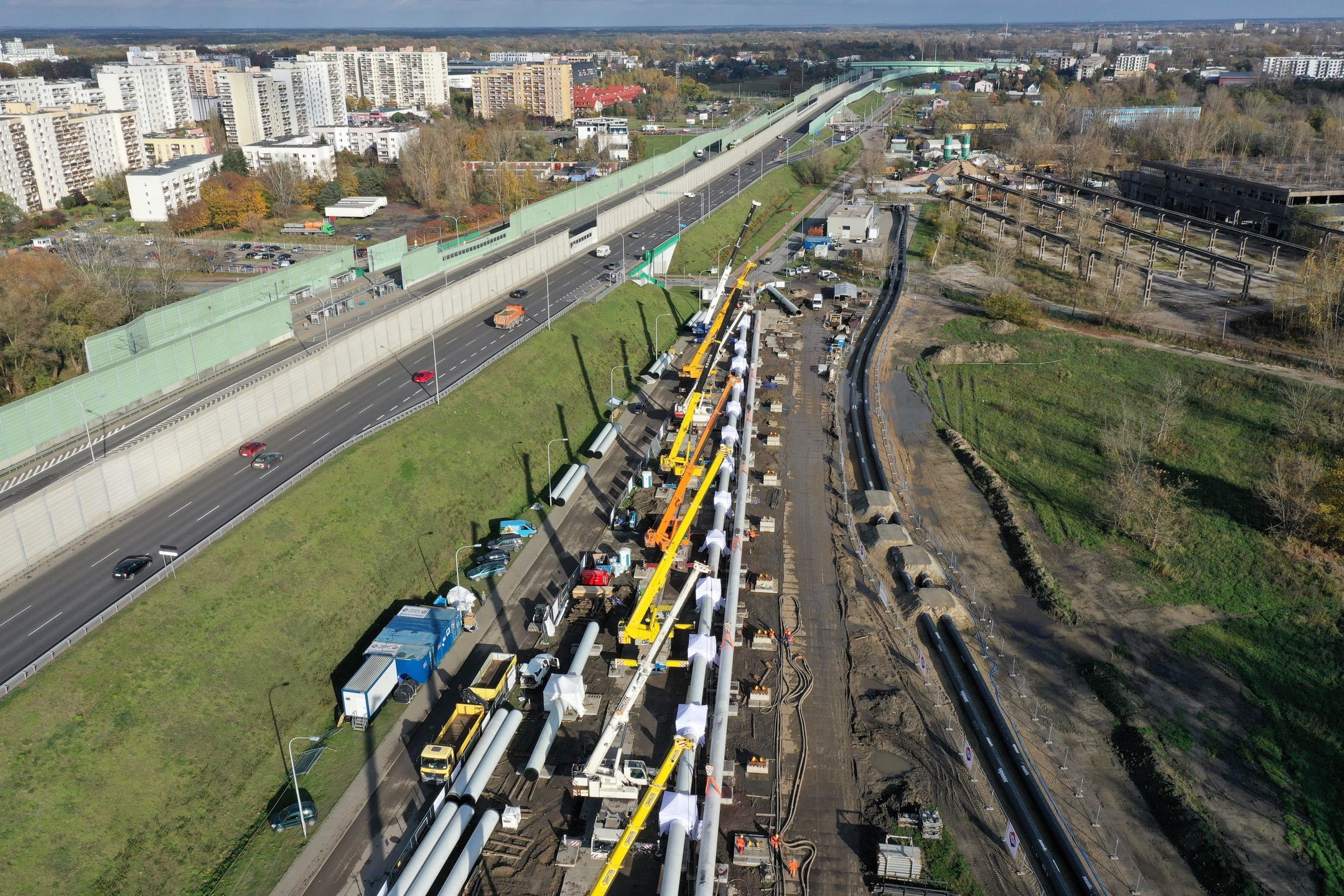 Warszawa. Miejsce prac nad przewiertem pod Wisłą w okolicach Mostu Marii Skłodowskiej-Curie