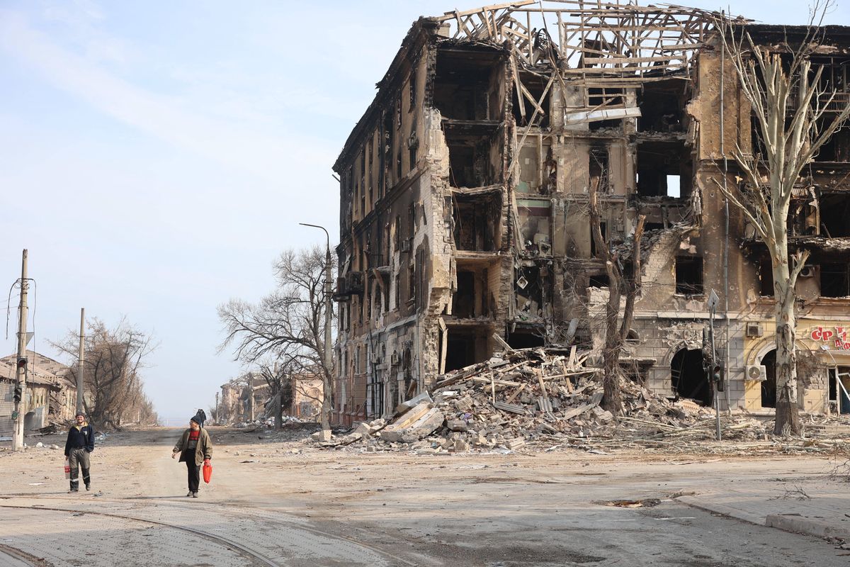 Wojna w Ukrainie. Zniszczony budynek w Mariupolu