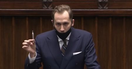Poseł z jointem w Sejmie. "Każdy dorosły człowiek powinien być wolny"