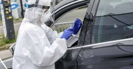 Sondaż. Koronawirus. Liczba zakażonych rośnie. Coraz więcej Polaków boi się, że zachoruje
