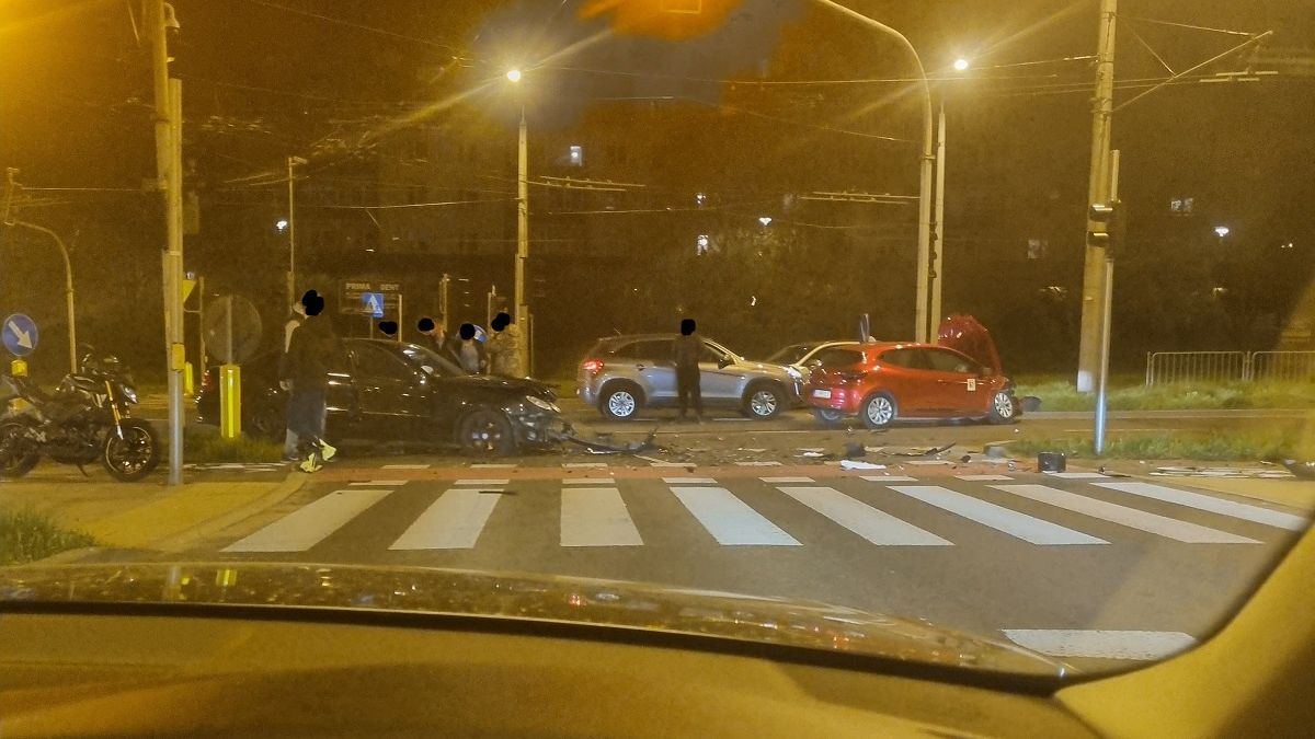 Pijany kierowca Bolt doprowadził do zderzenia z mercedesem na skrzyżowaniu