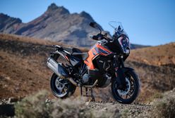 Najtańsza wersja modelu KTM 1290 Super Adventure w drodze. Czego w niej zabraknie?
