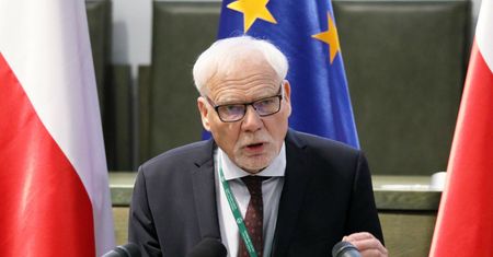 Skandaliczna okładka "Gazety Polskiej". Prezes NRA broni Marka Safjana