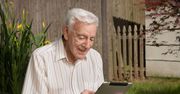 Seniorzy są na czasie. Elektronika na prezent dla osoby starszej za mniej niż 200 zł