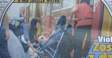 Kołakowska tłucze się z dzieckiem tramwajem