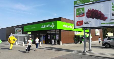 Pracownicy sklepów Stokrotka nie otrzymali na czas wynagrodzenia za maj. Jaka jest tego przyczyna?