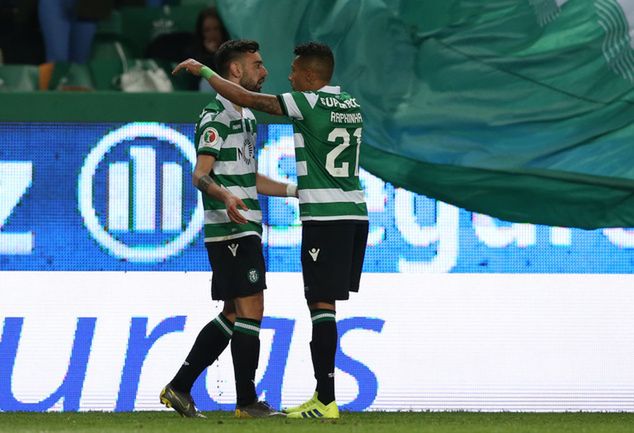 Na zdjęciu: Bruno Fernandes i Raphinha (fot: Gualter Fatia)