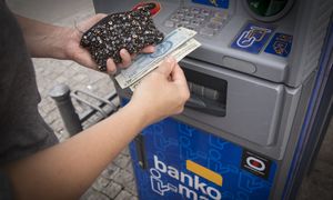 Wypłacasz gotówkę z bankomatu? Od lutego wzrosną opłaty