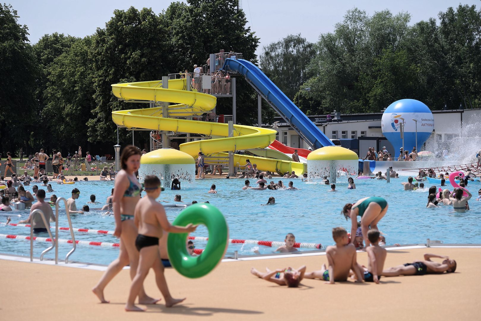 Warszawa otwiera letnie baseny. Będzie gdzie się schłodzić w upalne dni