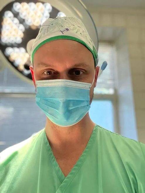Dr Łukasz Grabarczyk ratuje rannych na wojnie w Ukrainie 