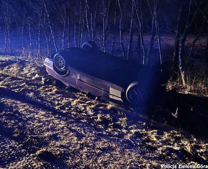 Pasażer zaciągnął ręczny, bo chciał pokazać jak jego auto "idzie bokiem". I pokazał