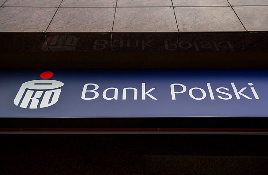 Bank PKO PB apeluje i  ostrzega. Ryzyko utraty oszczędności.