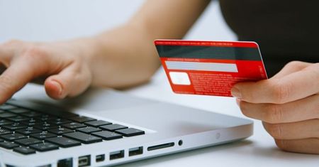 Dobowe wyciągi z kont 80 tys. firm w rękach fiskusa. "Przekraczamy bezpieczną granicę"