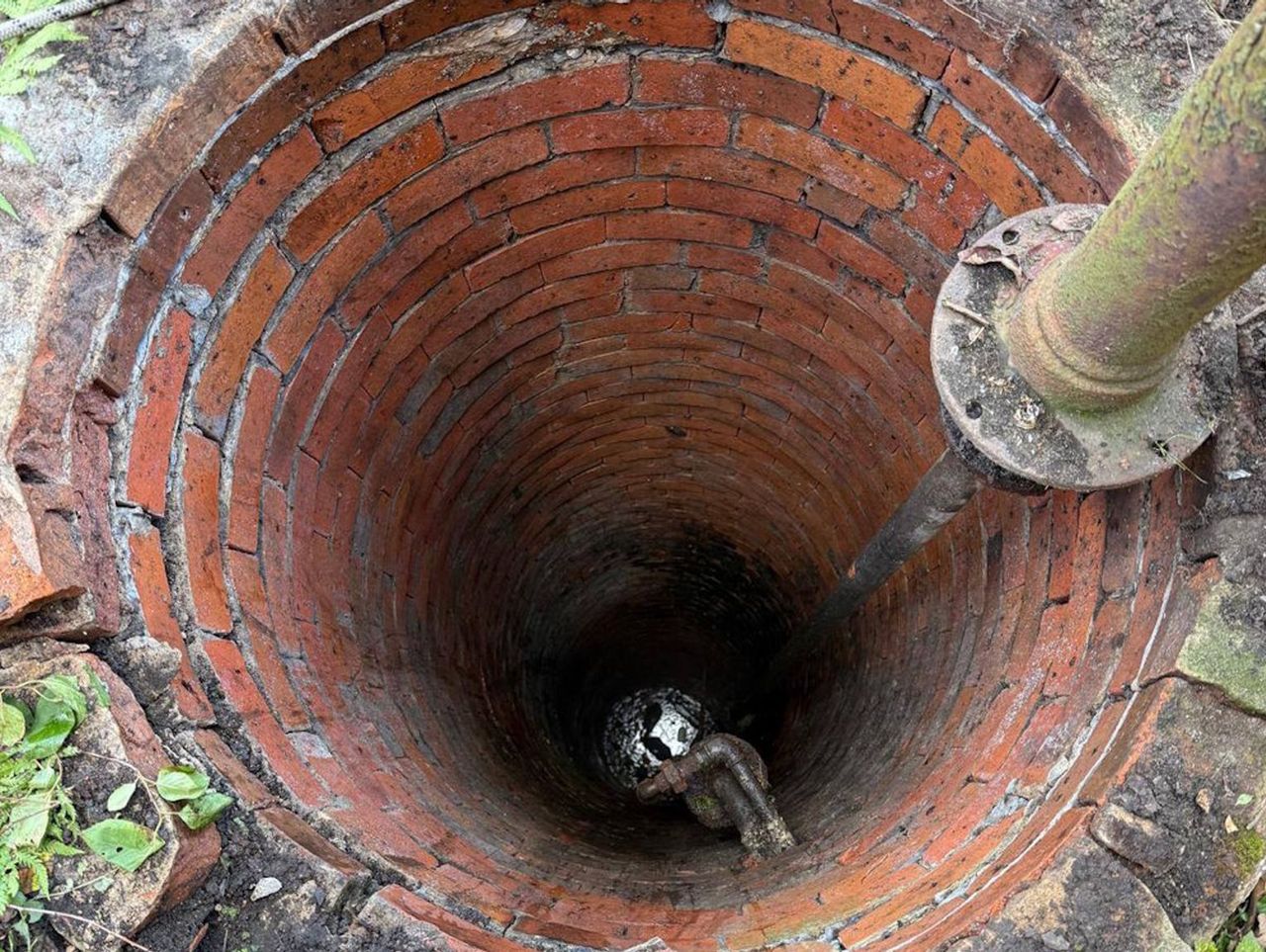 Smolnica: Akcja ratunkowa. Mężczyzna wpadł do 10-metrowej studni