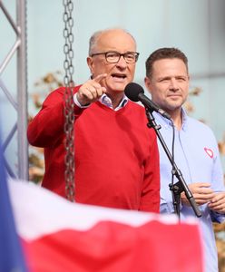 Skradł show Tuskowi? Ze sceny padły ostre słowa. "To skandal"