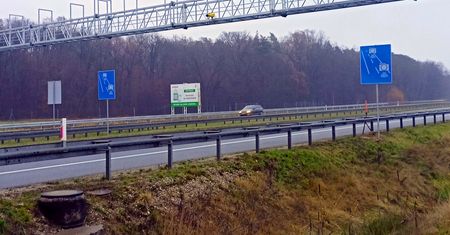 Kierowcy boją się mandatów i jadą wolniej. Rząd myśli o zmianie znaku