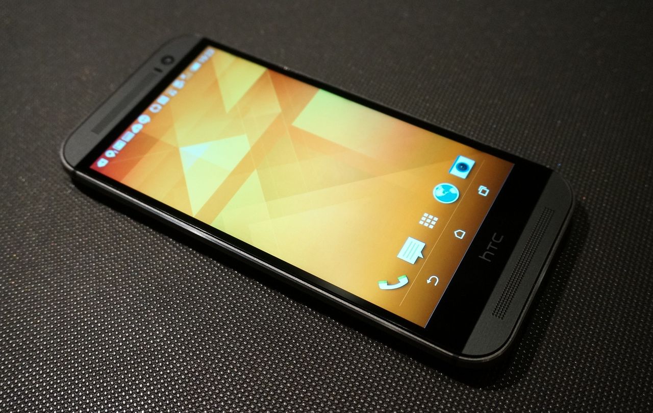 HTC One (M8)