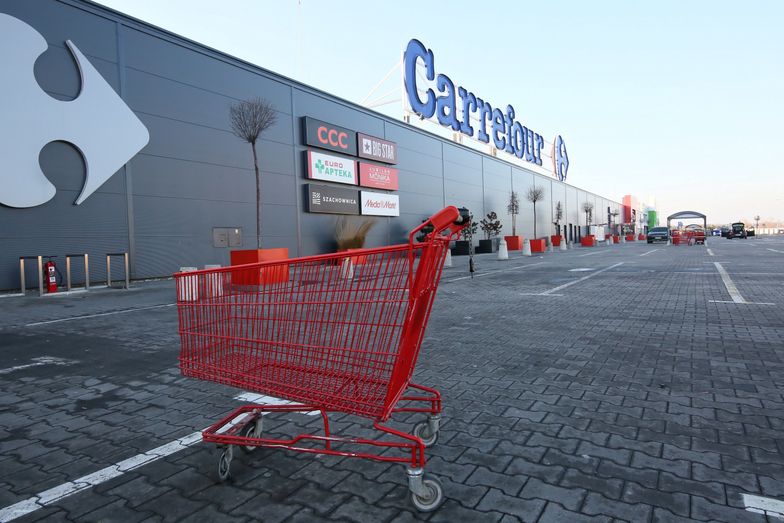 Carrefour wychodzi z Polski? Niełatwo będzie sprzedać sklepy