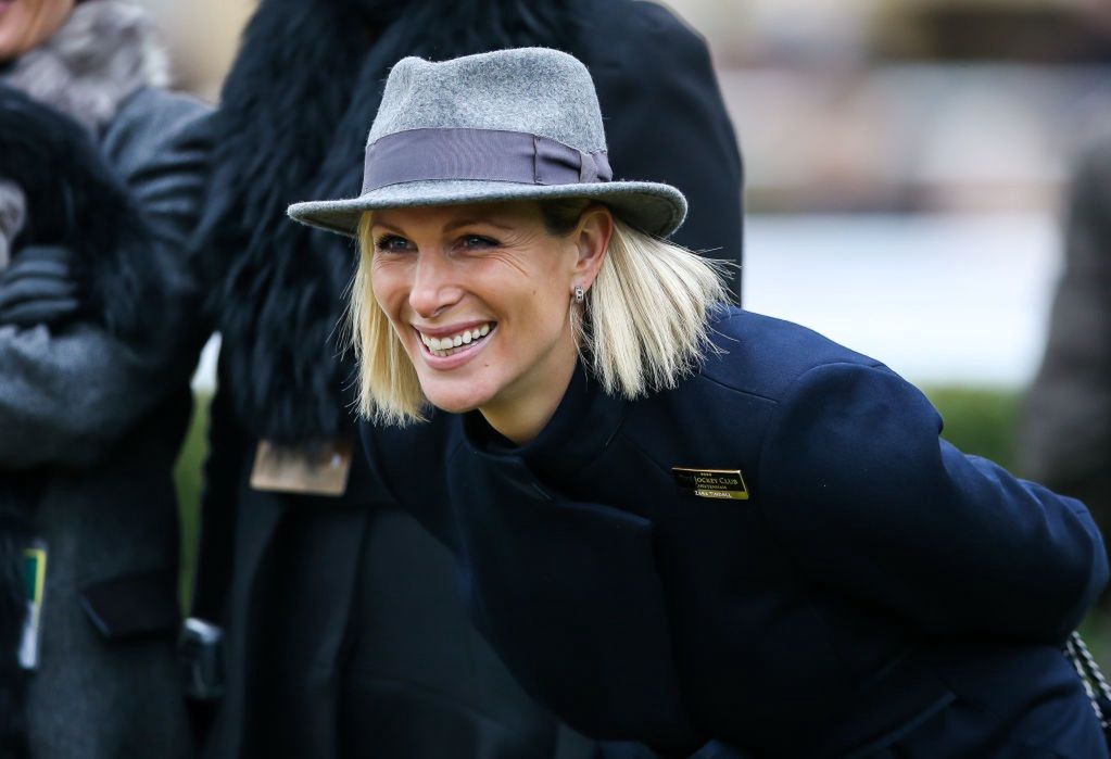 Zara Phillips, wnuczka Elżbiety II, wróciła z Włoch. Nie zamierza się izolować