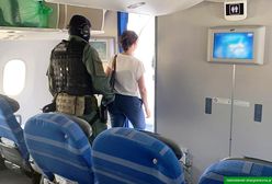 Niemka awanturowała się w samolocie. Strażnicy interweniowali w Warszawie