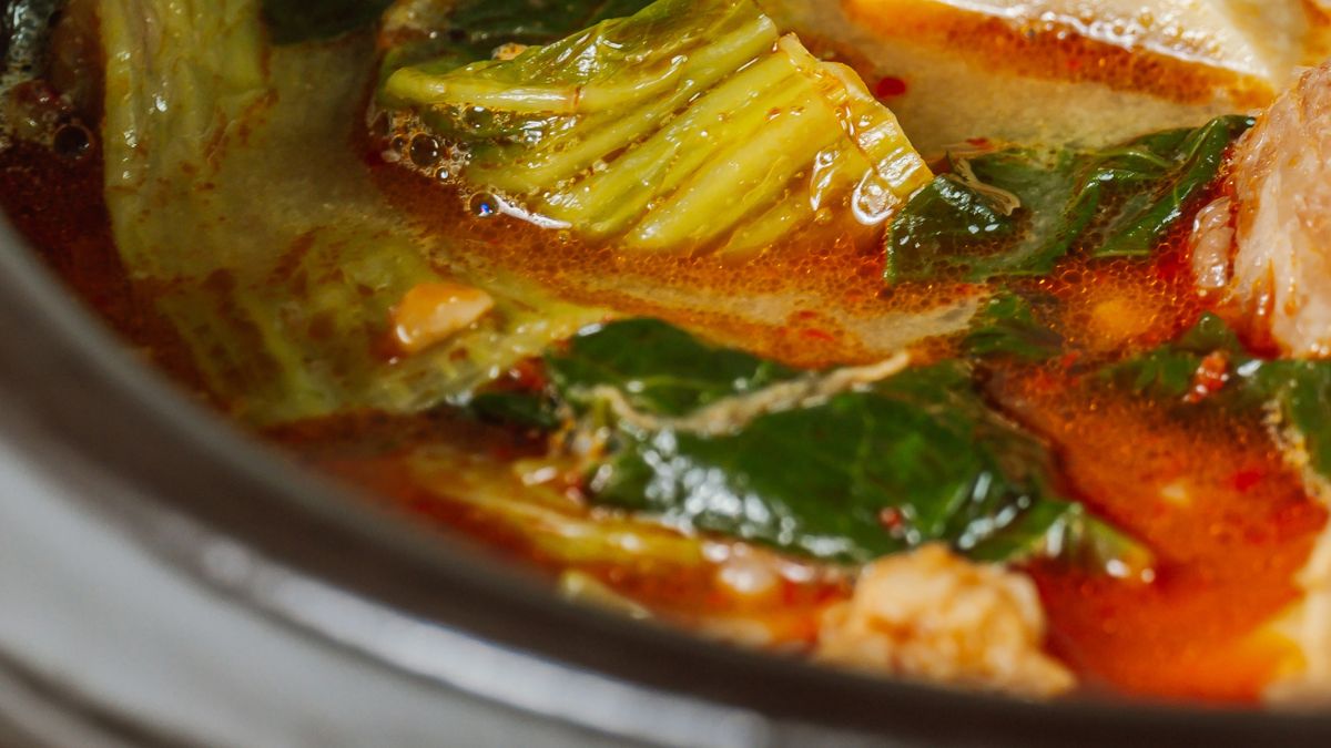 Pak choi duszony w sosie pomidorowym