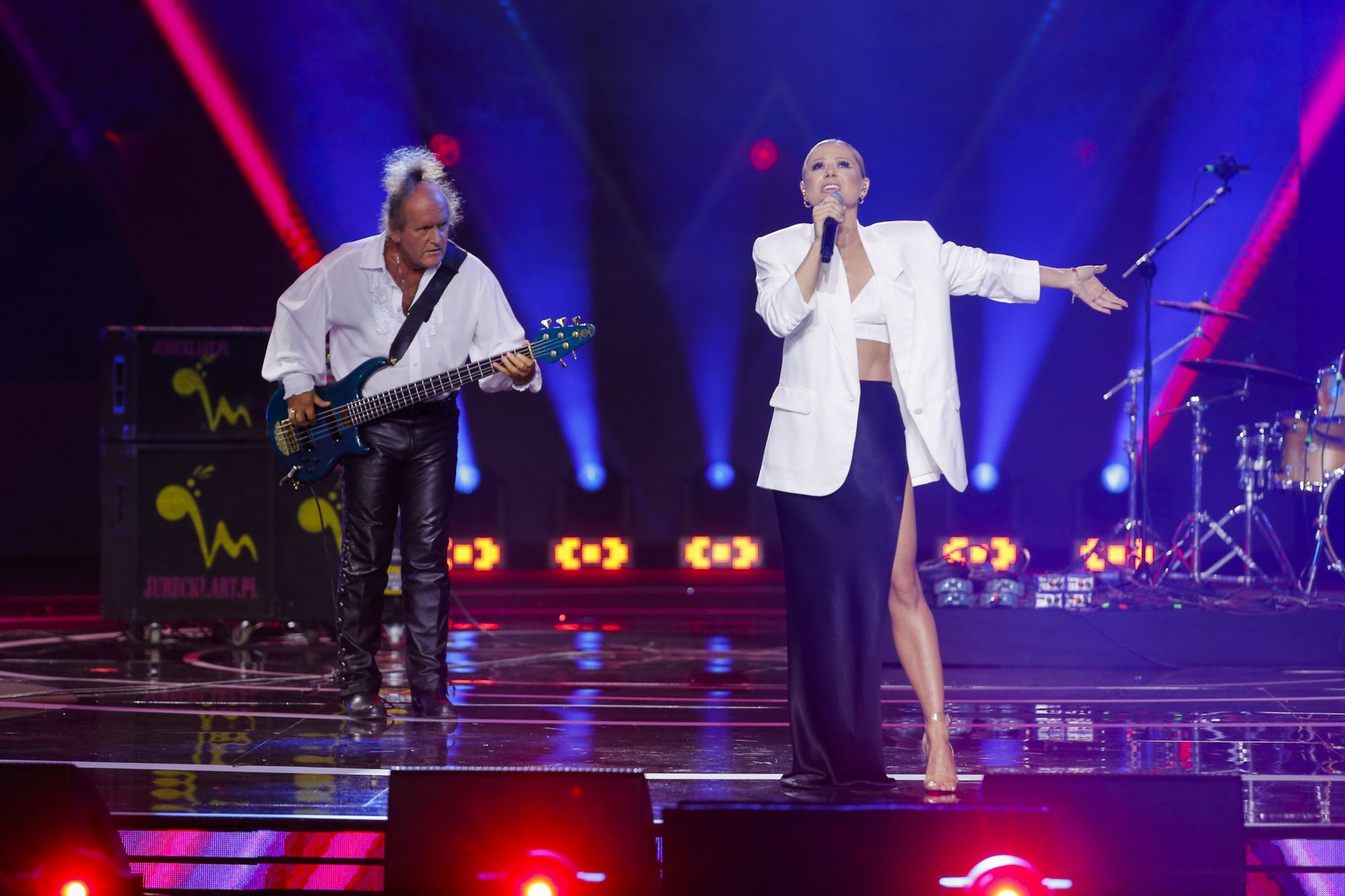 scena z: Anna Karwan, SK:, , fot. Podlewski/AKPA
#FOREVER YOUNG, #I LOVE SOPOT, BINARY<(14) bytes>, Top of the Top Sopot Festival 2021, Anna Karwan