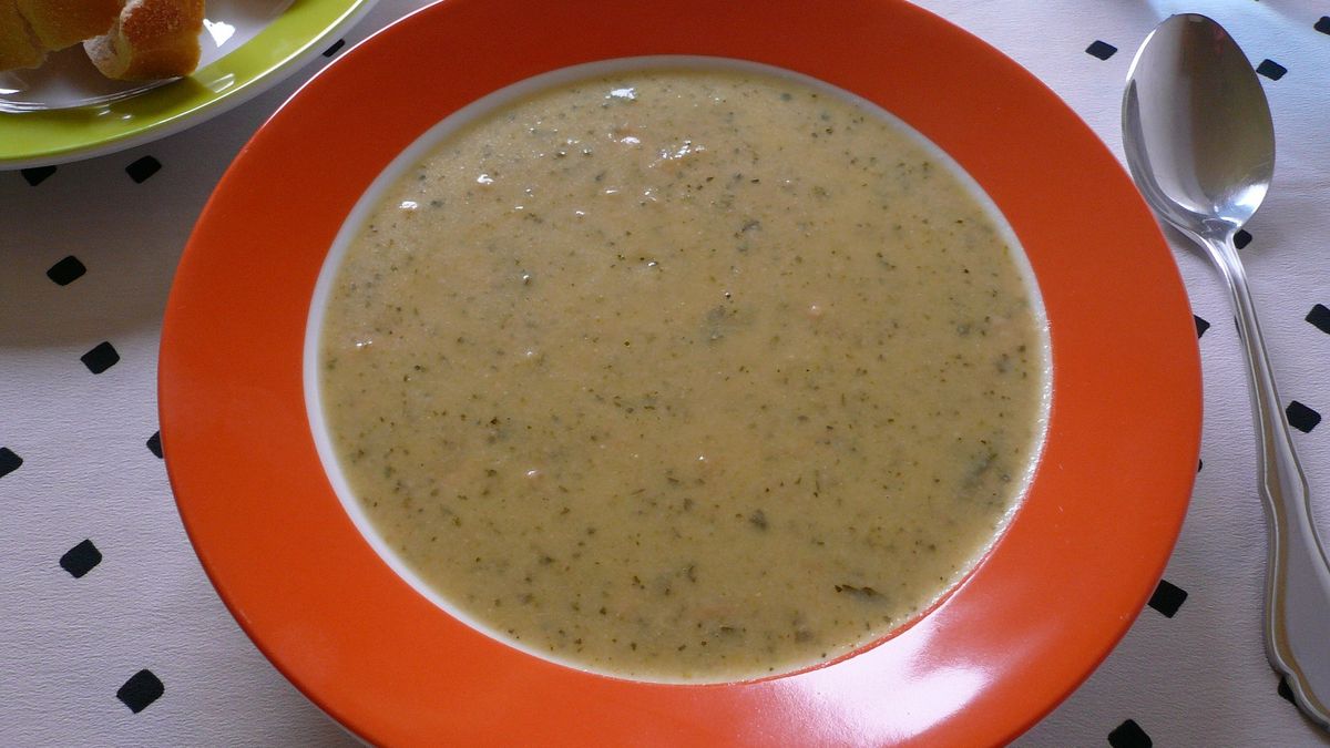 Zupa krem z brokułów jest smaczna i sycąca