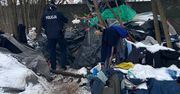 Włocławek: Taki mróz a oni w szałasie z gałęzi. Interwencja Policji
