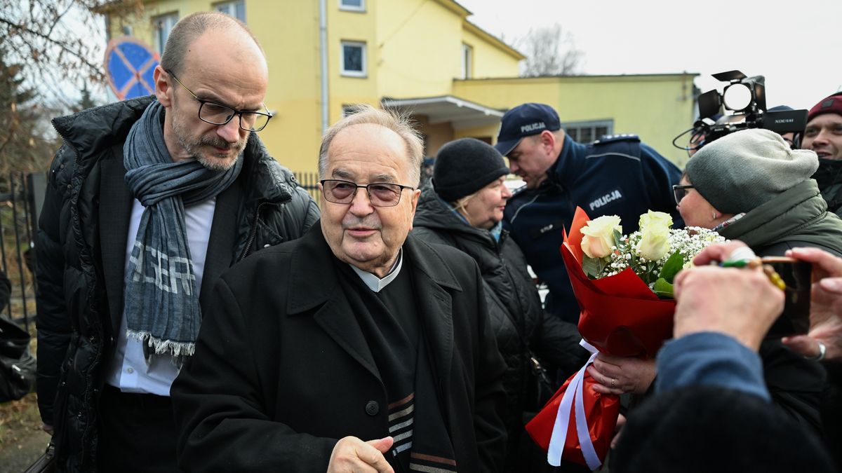 Tadeusz Rydzyk
Darek Delmanowicz
muzeum, muzeum jana paw�a II, o. tadeusz rydzyk, ojciec tadeusz rydzyk, prokuratura, prokuratura regionalna, przes�uchanie, tadeusz rydzyk, wezwanie