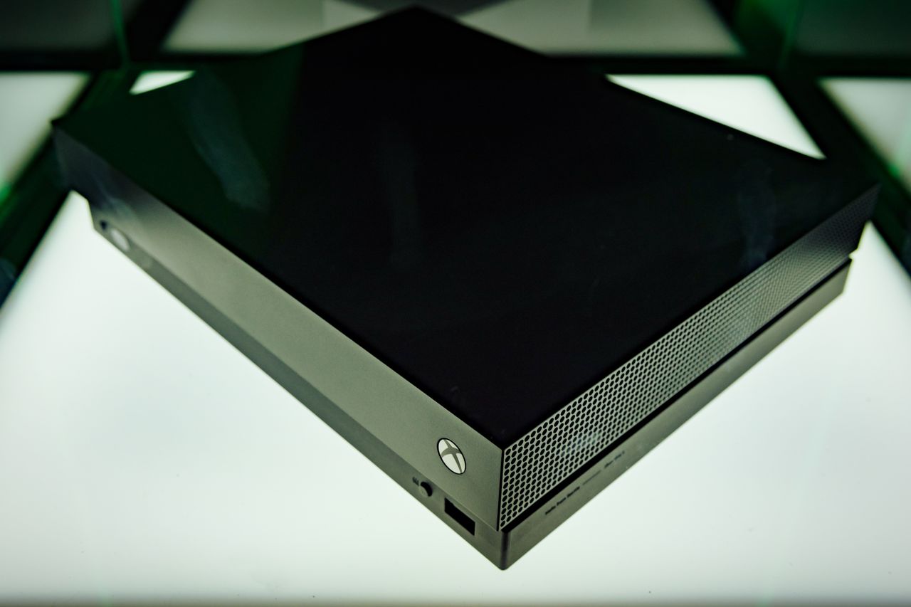 Xbox One X z czytnikiem 4K UHD Blu-ray, fot. dronepicr / CC BY 2.0