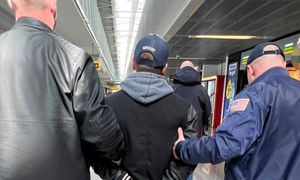 Już był na lotnisku. W ostatniej chwili cofnęła go policja
