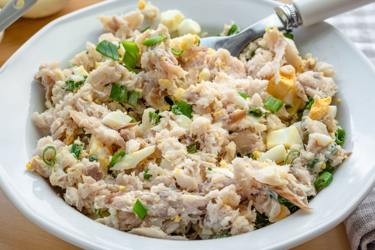 Na śniadania robię tę pyszną sałatkę. Ma dużo zdrowych tłuszczów i jest napakowana białkiem