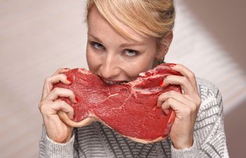 Dieta lwa – hit czy kit? Kontrowersyjny jadłospis należy do najbardziej ekstremalnych