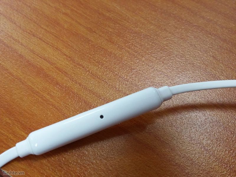 Samsung może mocno odświeżyć słuchawki dla Galaxy S6. Będą podobne do tych od iPhone'a? 5