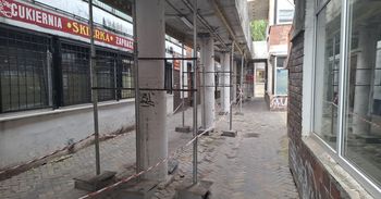 Lublin: Targ na Wileńskiej niszczeje. Kładka zamknięta, a remont tylko w planach