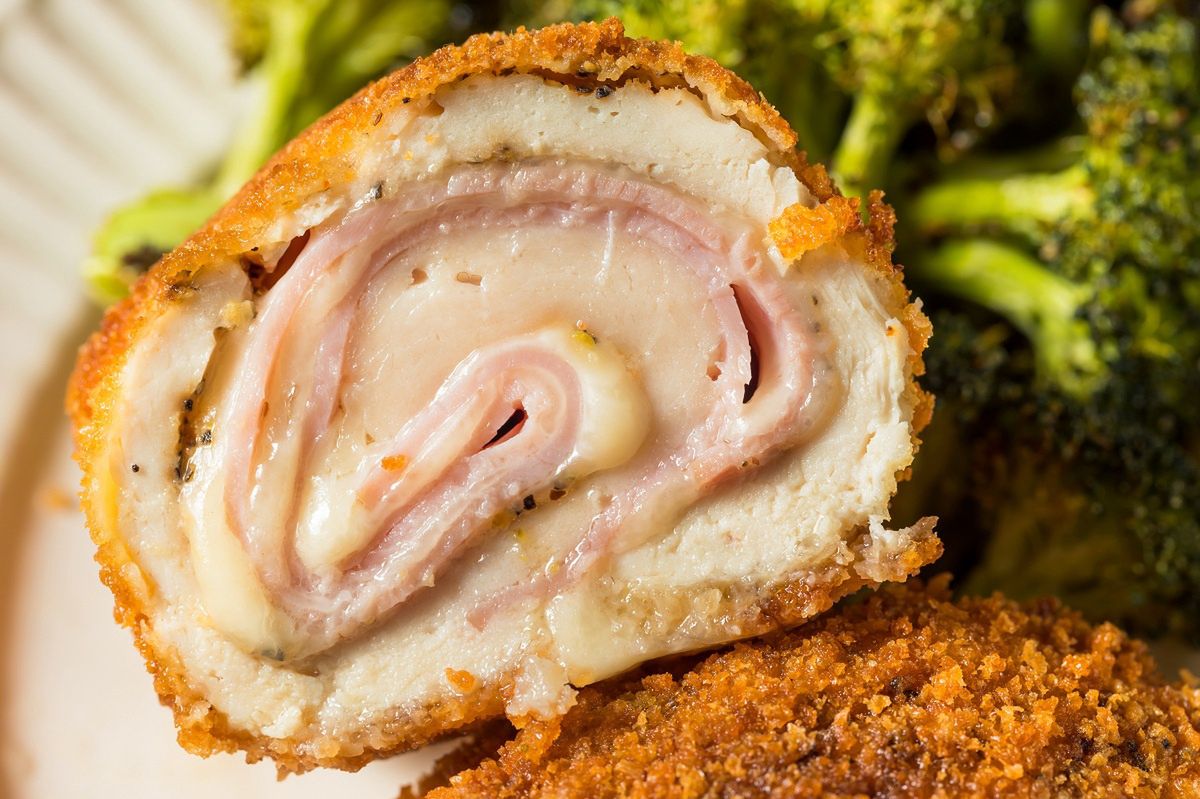 Zawijam w filet i panieruję. Te roladki są idealne na szybki obiad