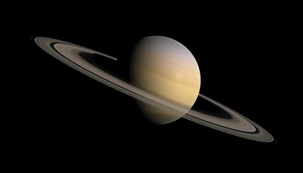 W atmosferze Saturna szaleją potężne burze, których skutki utrzymują się przez wieki