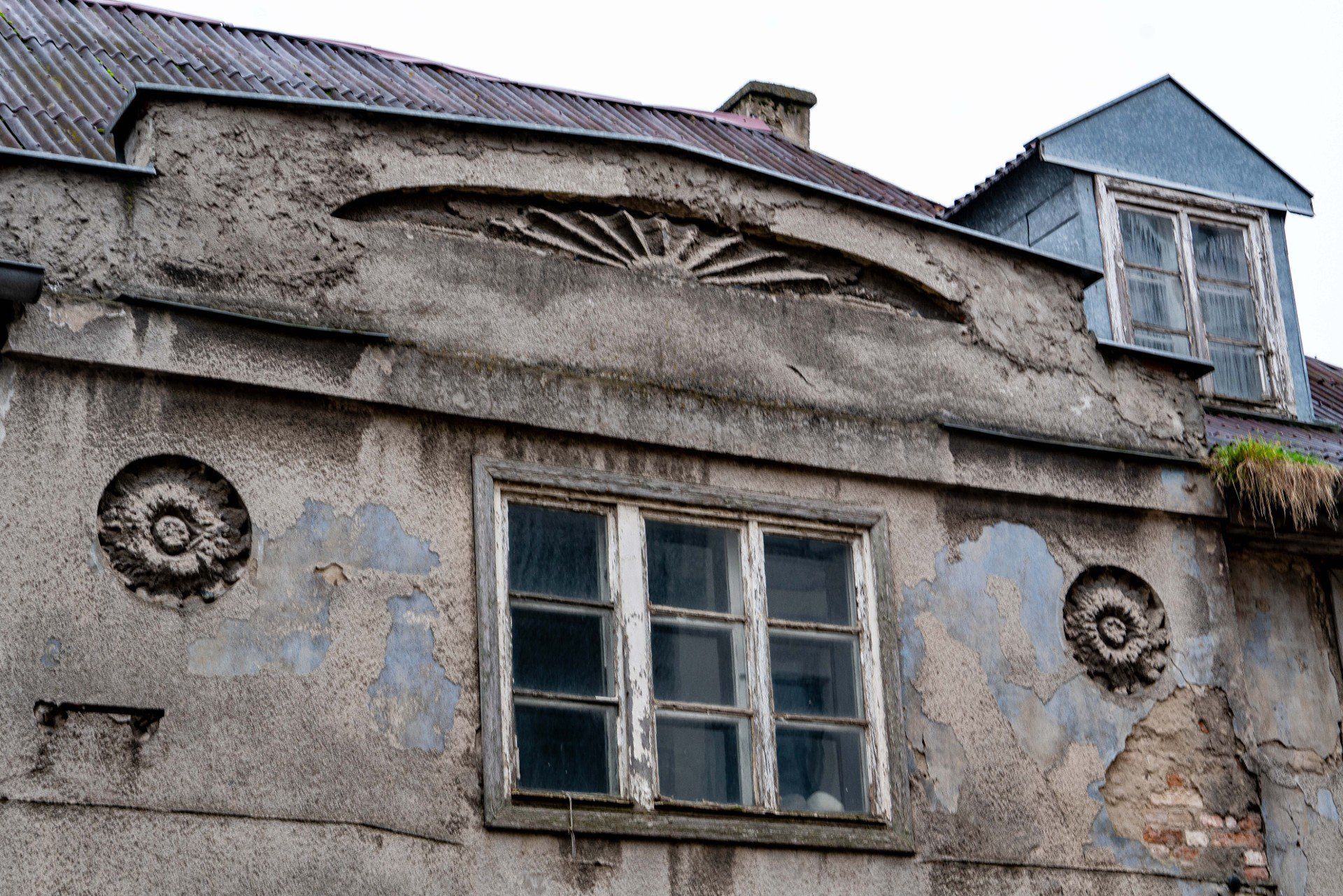 Zniszczony dwór w Gdańsku z XVIII wieku