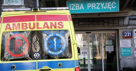 Zakażeń przybywa. "W naszych głowach wyłączył się alarm"