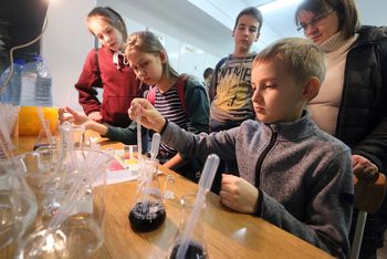 Szamotuły: Ponad 65 tys. zł dla szkół. Uczniowie odwiedzą muzea, teatry i laboratoria