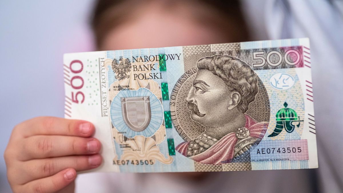 Minister Maląg apeluje do samorządów o wypłatę 500 plus przed świętami 