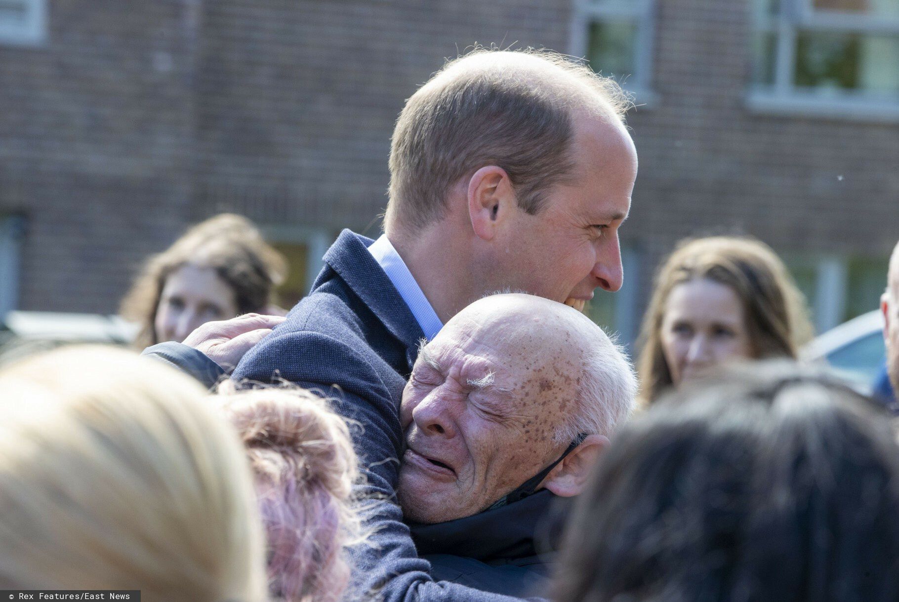 Kate i William wizytują w Szkocji i bratają się z poddanymi. Dla nich złamali protokół 