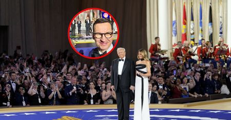 Morawiecki chwali się zdjęciem. W tle Trump