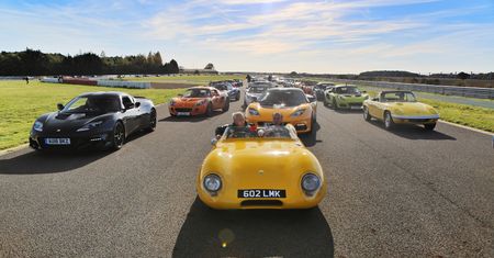 Lotus pokaże coś żółtego i zapewne będzie to nowy samochód