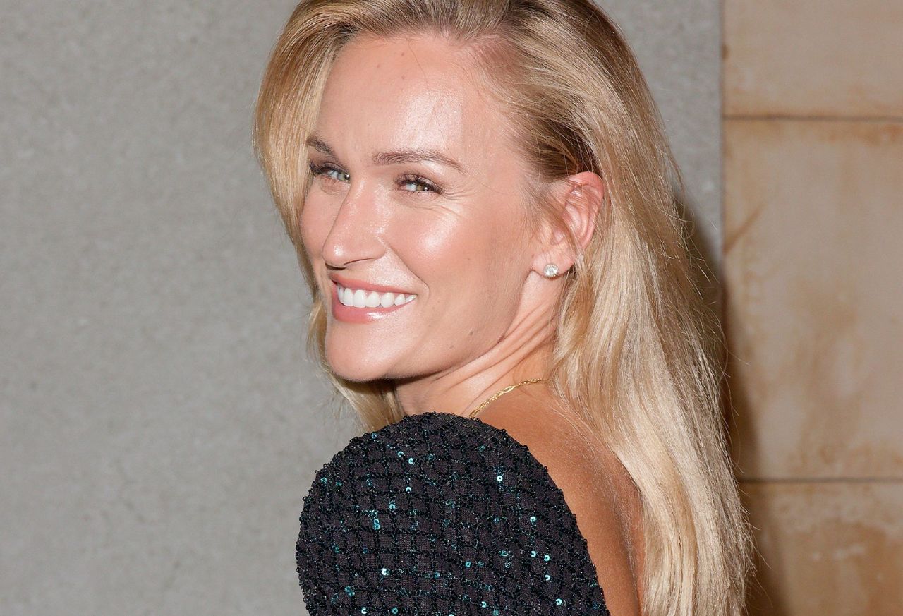 "Królowa pieczarek" w koronkowej mini. Od Boś nie sposób oderwać wzroku